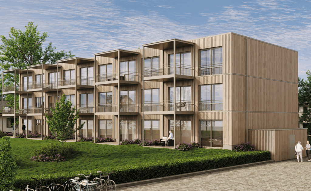 Moderne Holzbauten mit Balkonen, umgeben von Grünflächen und Bäumen, im Vordergrund stehen Fahrräder.